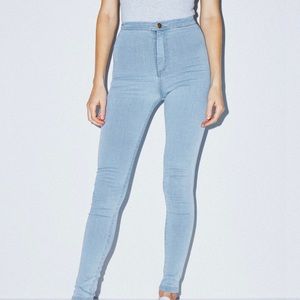 High waisted light wash jeans only wore once!